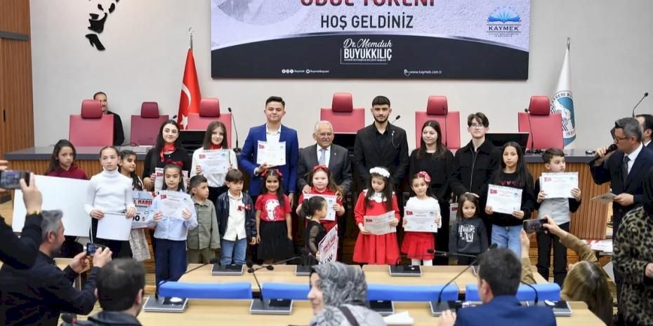 Kayseri Büyükşehir İstiklal Marşı coşkusuna ortak oldu