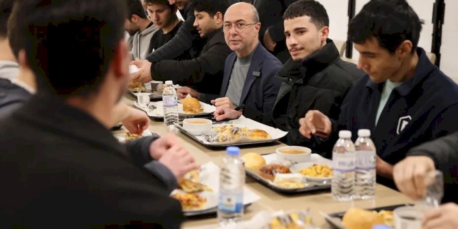 Konya'da Başkan Pekyatırmacı öğrencilerle buluştu