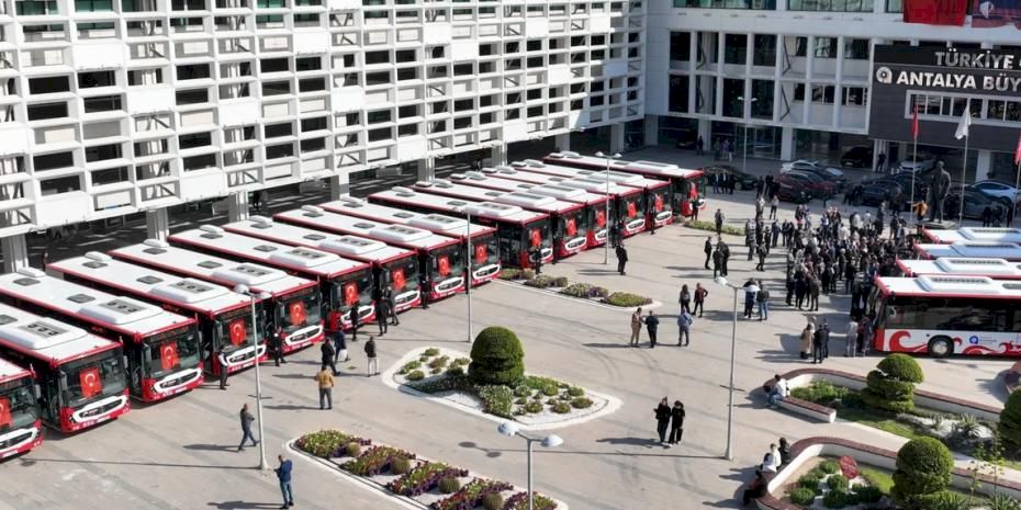 Antalya Büyükşehir’den toplu taşıma filosuna 19 yeni otobüs