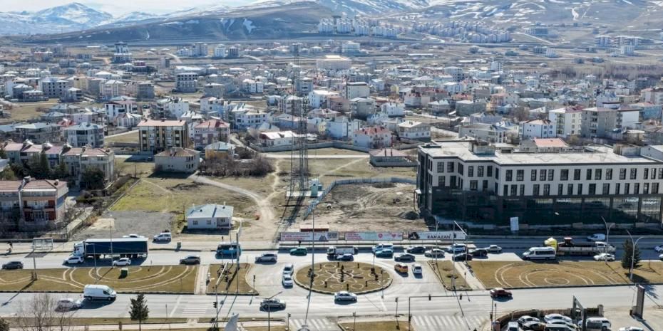 Havaalanı Kavşağı'na yeni cadde