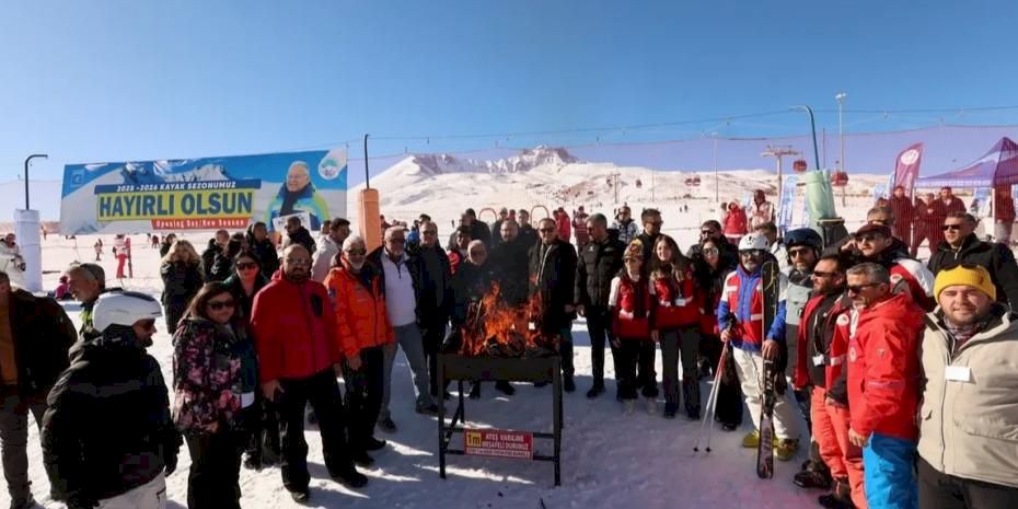 Memduh Büyükkılıç'tan Erciyes'e çifte müjde