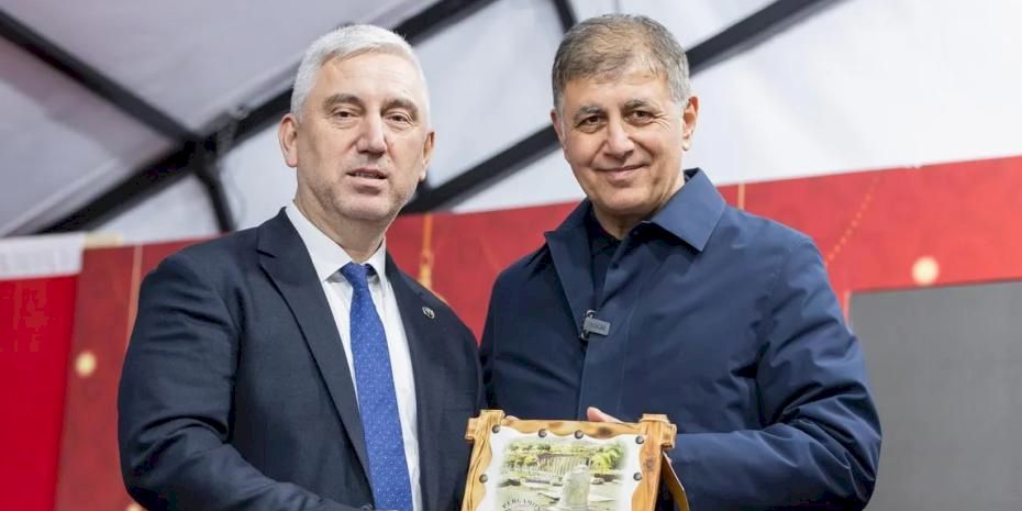 Bergama’nın sofrasında doktor başkanlar buluştu