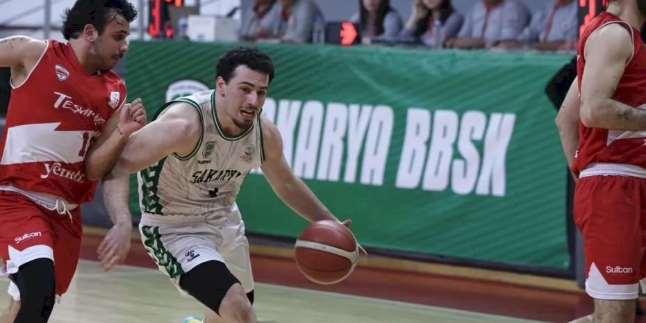 Lider Sakarya play-off’a çeyrek finalden gidiyor