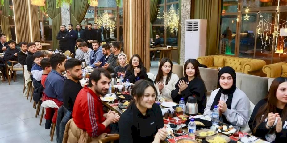 Başkan Rasim Arı Nevşehirli sporcularla sahurda buluştu