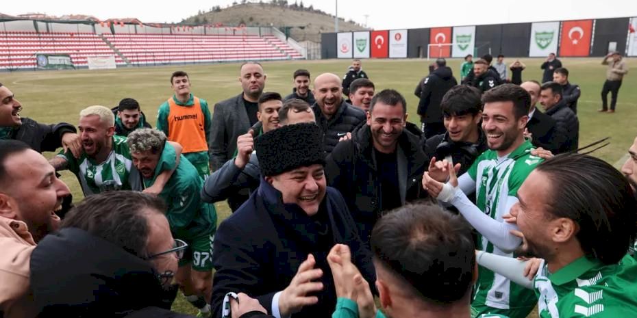 Başkan Özarslan Bağlumspor’a tribünden destek verdi