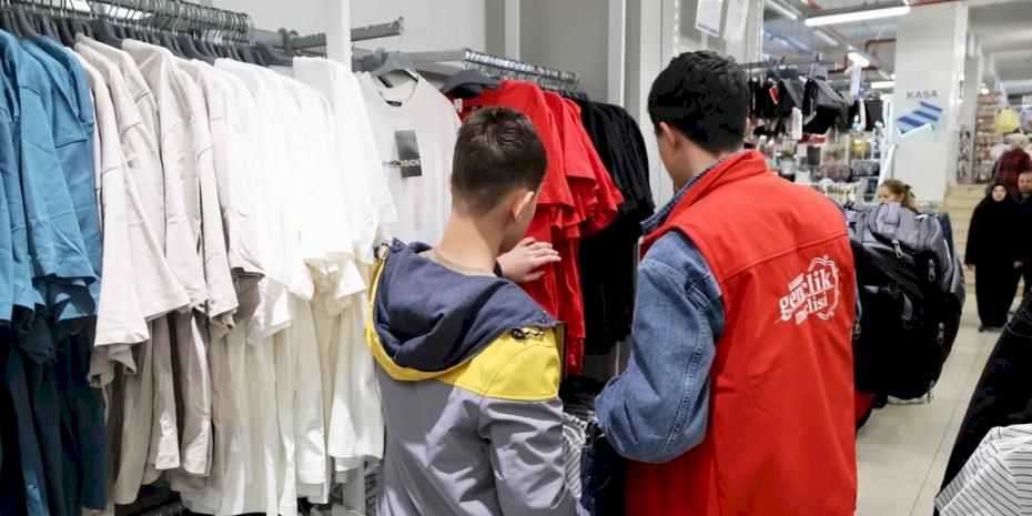 Konya Karatay Gençlik Meclisi'nden çocuklara bayram sürprizi