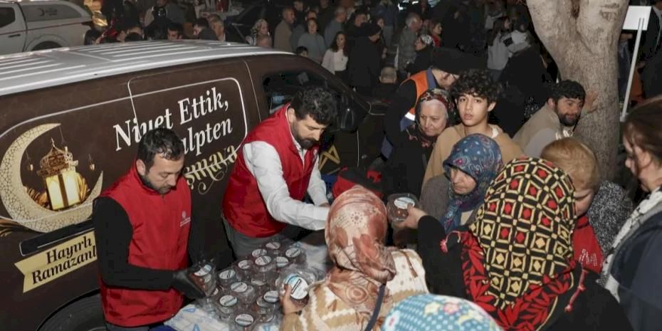 Mersin Büyükşehir’den Kadir Gecesi’nde lokma ikramı