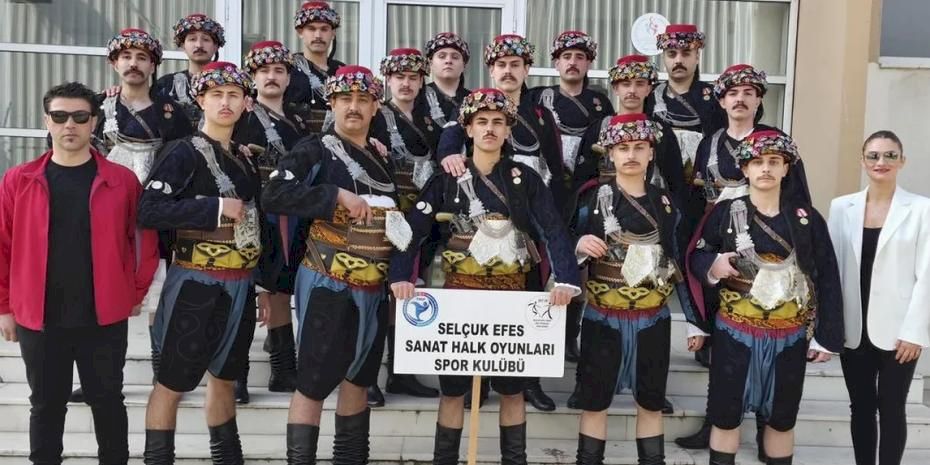 Selçuk Efes Sanat Halk Oyunları ekibi üçüncü oldu