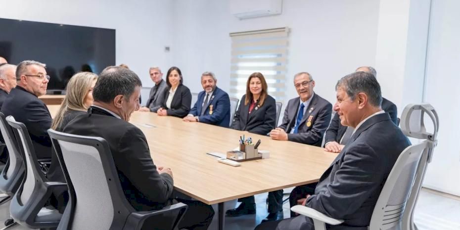 İzmir'de şehit aileleri derneklerinden Başkan Tugay’a ziyaret