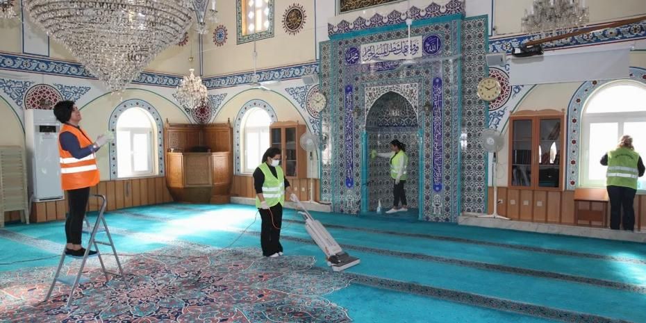 İzmir Çiğli’de bayram öncesi temizlik seferberliği