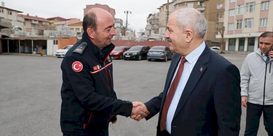 Kocaeli Gebze’de bayram öncesi kamu personeline ziyaret