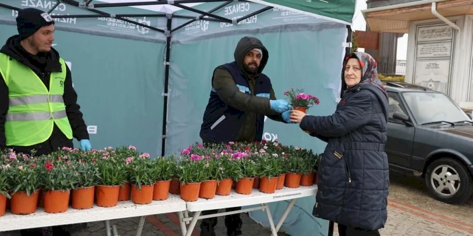 Kocaeli Büyükşehir'den ücretsiz binlerce çiçek