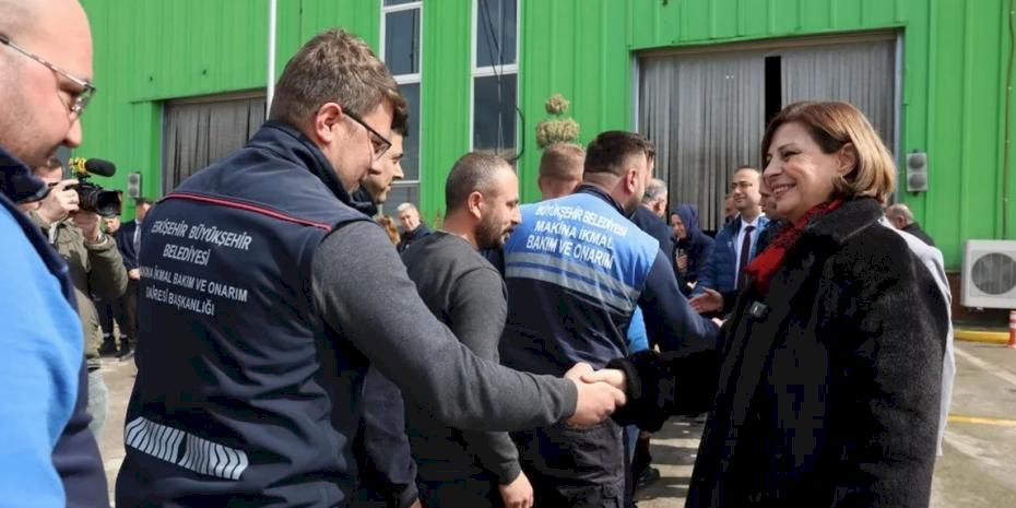 Eskişehir'de Başkan Ünlüce personelle bayramlaştı