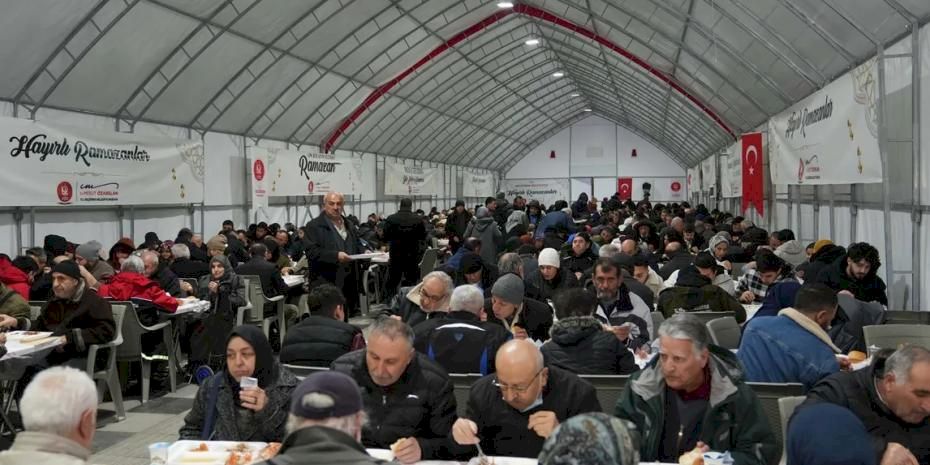 Keçiören'de 450 bin kişi iftar sofrasında buluştu