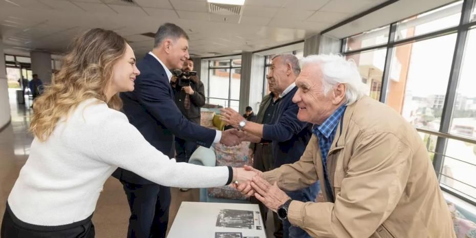 Başkan Tugay İzmir'de huzurevi sakinleriyle bayramlaştı