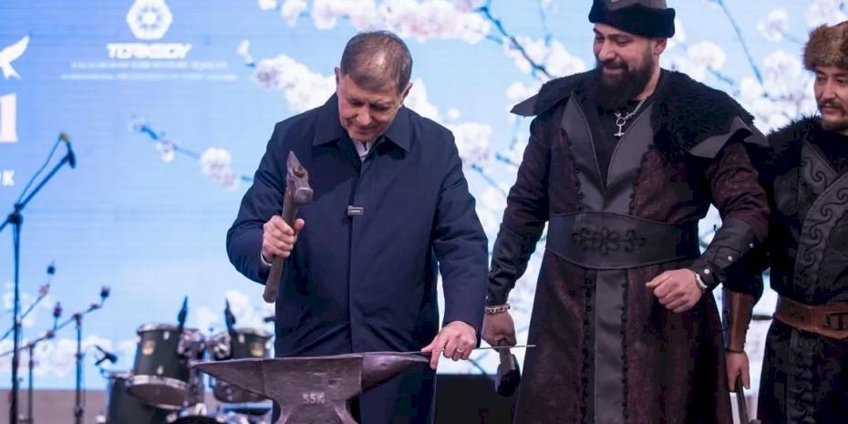 İzmir’de ilk bahar bayramı coşkusu