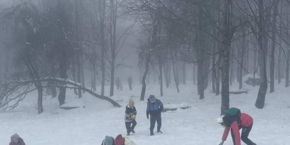 Kocaeli Kuzuyayla’da bayram sevinci karla buluştu