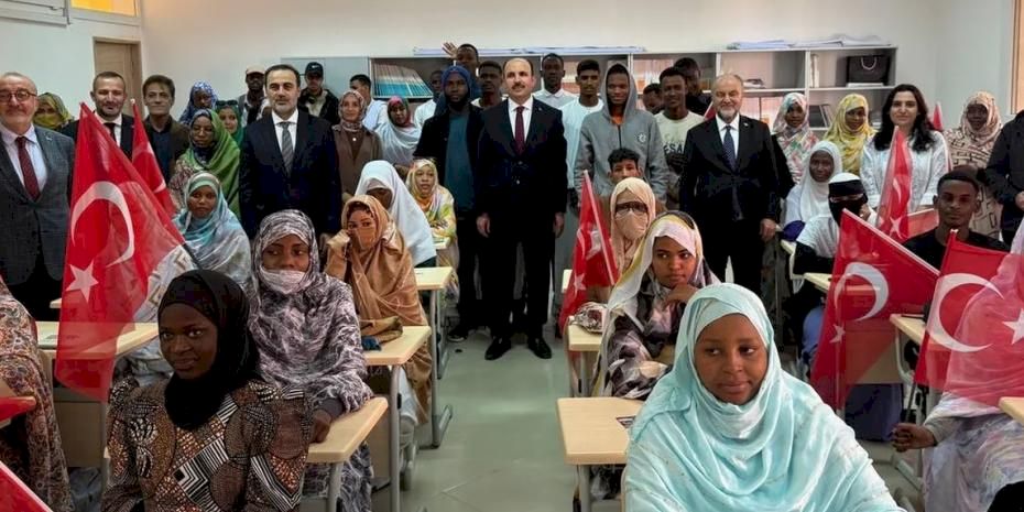 Afrikalı öğrenciler UCLG Başkanı Altay’ı coşkuyla karşıladı
