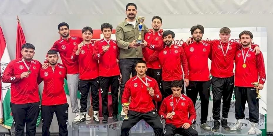 Sakarya'nın milli sporcularından Macaristan’da çifte madalya