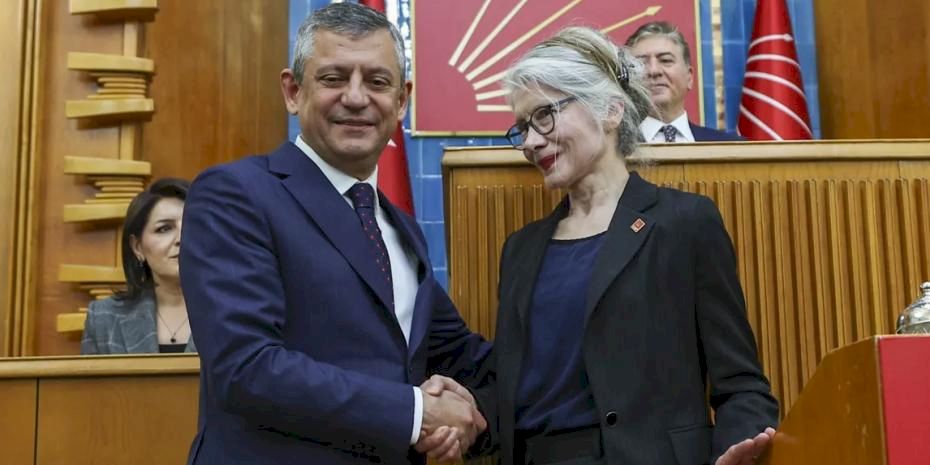 Emine Ülker Tarhan yeniden CHP’de