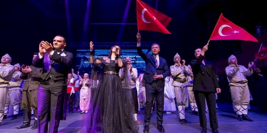 İzmir'de Çanakkale ruhu 'Uyan Memet' ile sahneye taşındı