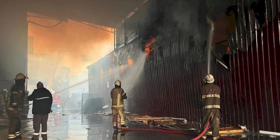İzmir Buca’da sanayi yangını: 7 iş yeri zarar gördü