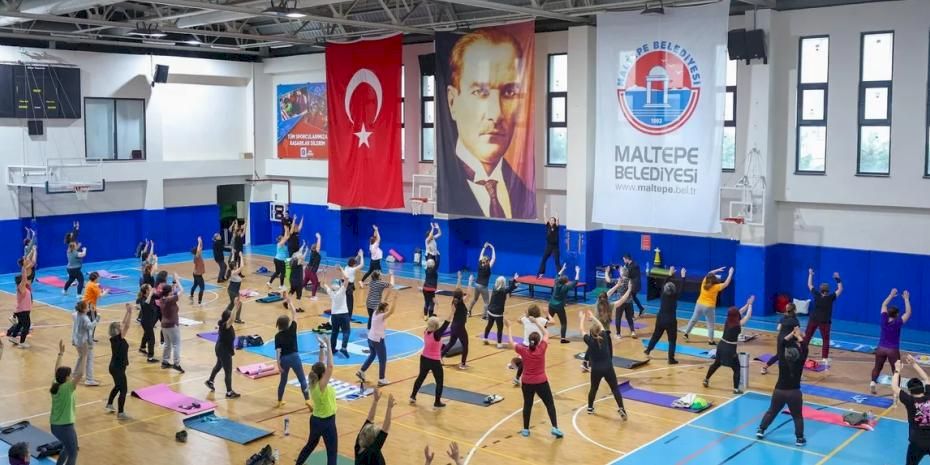 İstanbul Maltepe'de Köymen, spor yapan kadınlarla buluştu