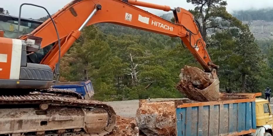 Antalya Büyükşehir’den Alanya’da yol onarımı