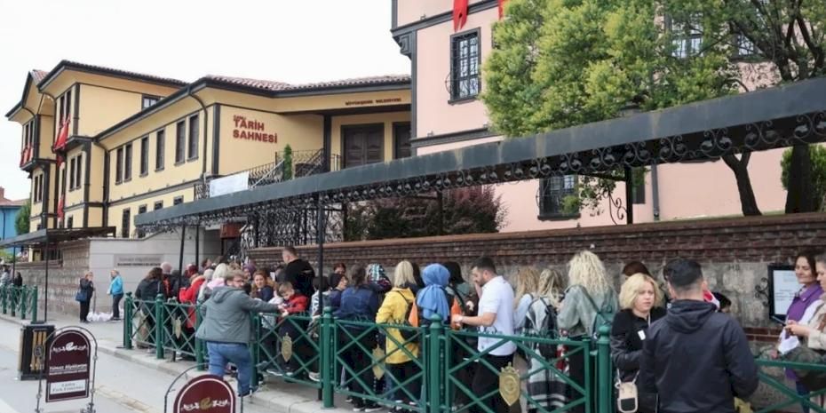 Eskişehir’de müzeler ve parklar doldu taştı