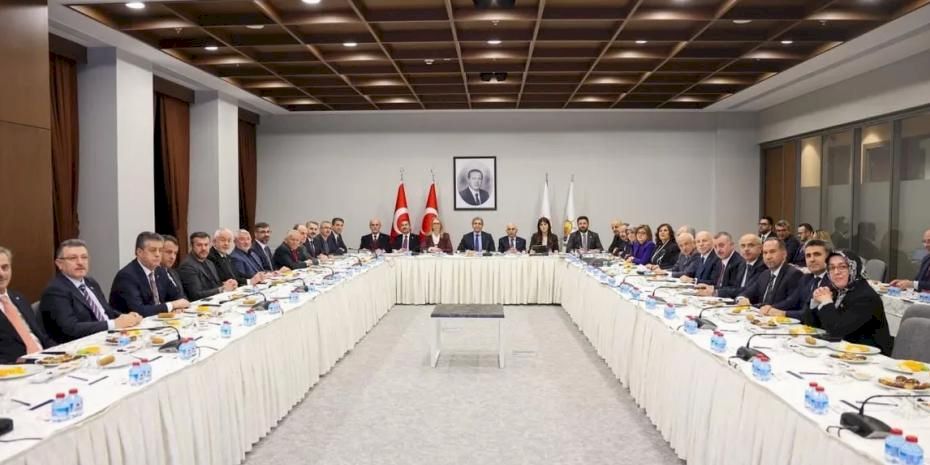AK Parti Genel Merkezi’nde yerel yönetimler istişaresi