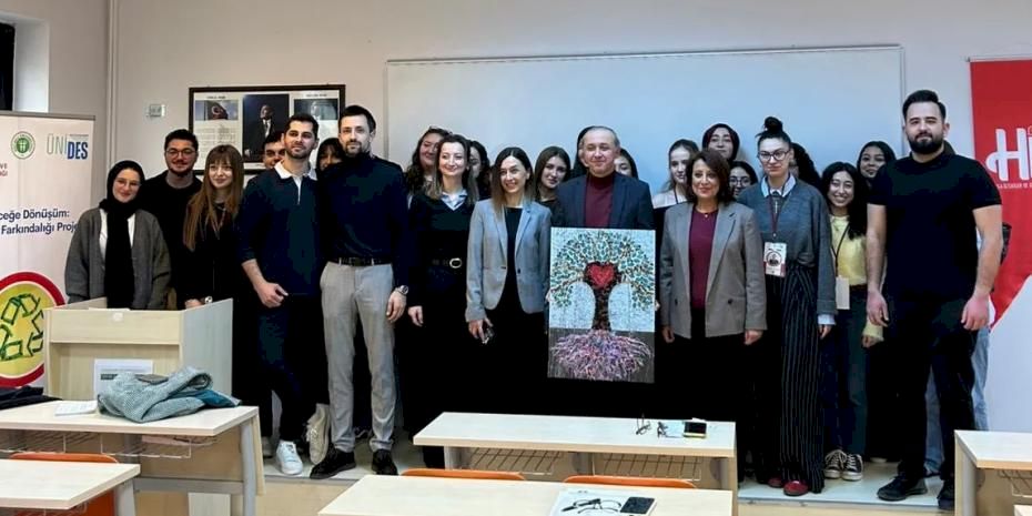 Kocaeli Üniversitesi'nde sıfır atıklar sanata dönüştü