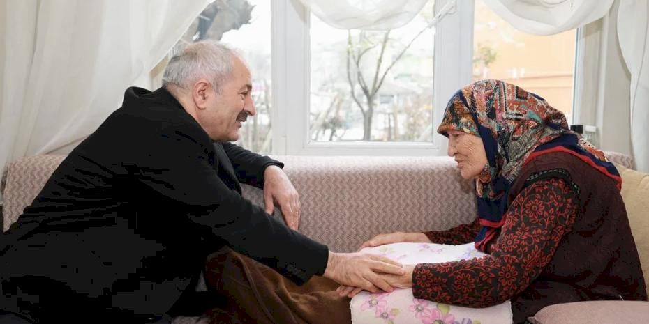 Kocaeli Gebze’de 100 yaşındaki Hesna Teyzeye ziyaret