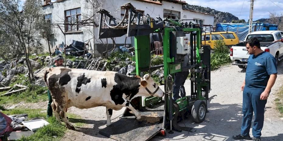 Antalya'da üreticiler yerinde verilen ücretsiz hizmetten memnun
