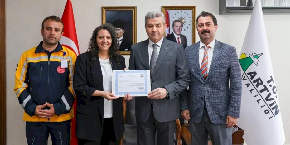 Artvin'de yılın sağlık çalışanları ödüllendirildi