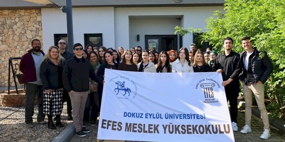 Gençler kariyerleri için Efes Tarlası Yaşam Köyü'nde buluştu