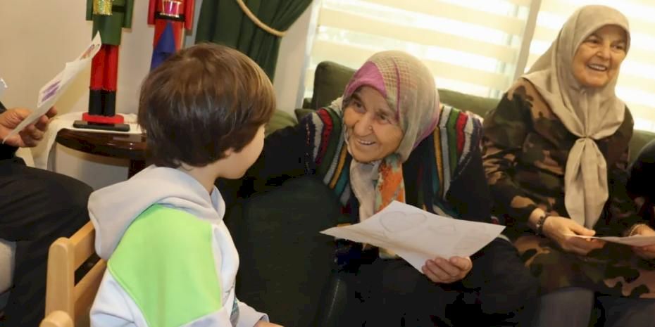 İzmitli miniklerden ulu çınarlara anlamlı ziyaret