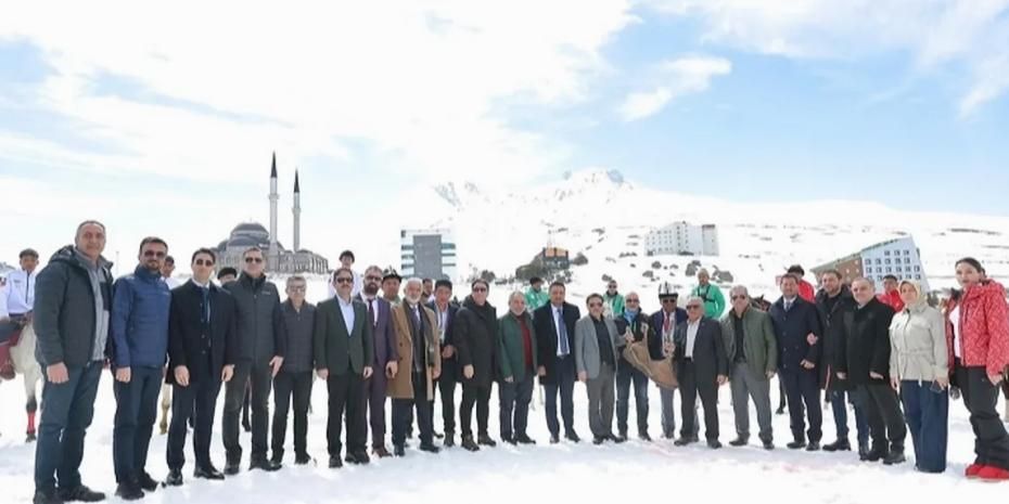 Kayseri Erciyes'te 'kökbörü' heyecanı