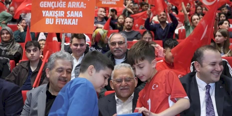 Memduh Büyükkılıç'tan 'Çanakkale ruhu' vurgusu