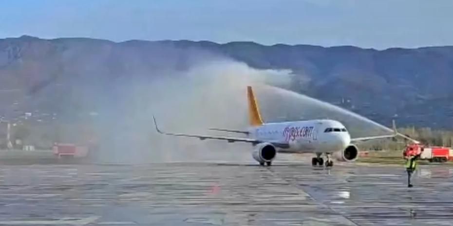 Tokat–İzmir uçuşları başladı... İlk sefere su takı seremonisi