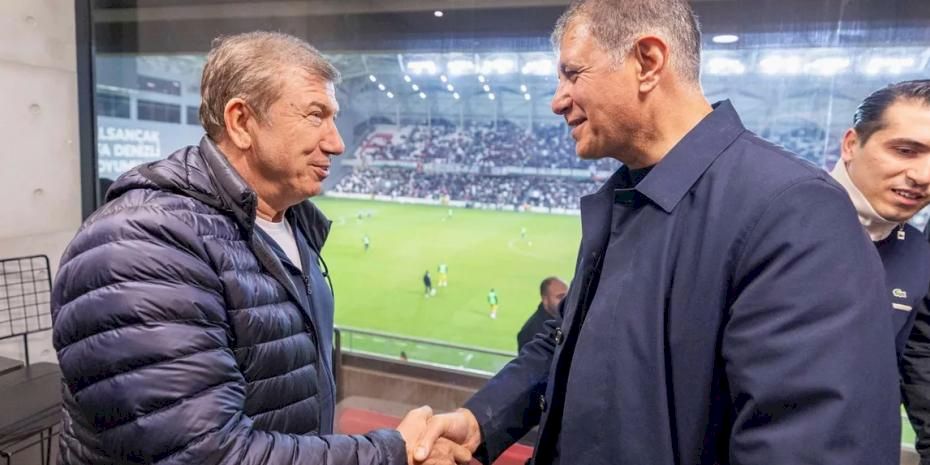 Türk futbolunun efsanesinden Başkan Tugay’a Karşıyaka Stadı teşekkürü