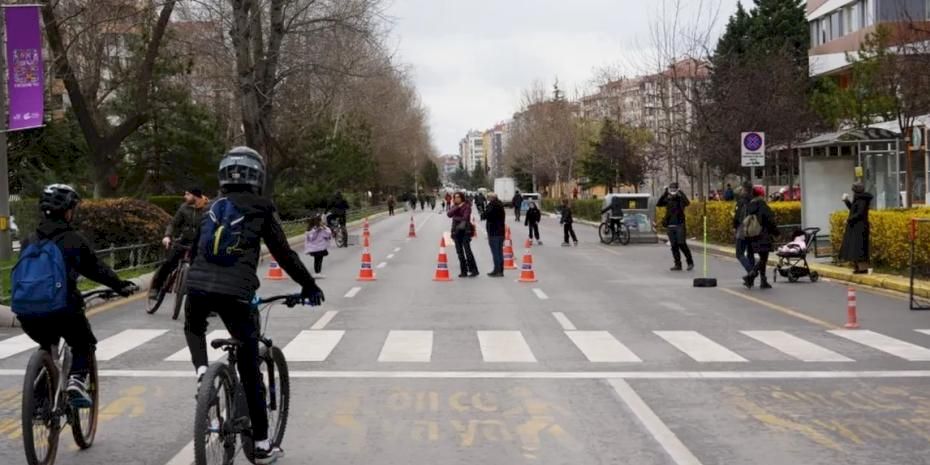 Eskişehir’de “Arabasız Pazar” yoğun ilgi gördü
