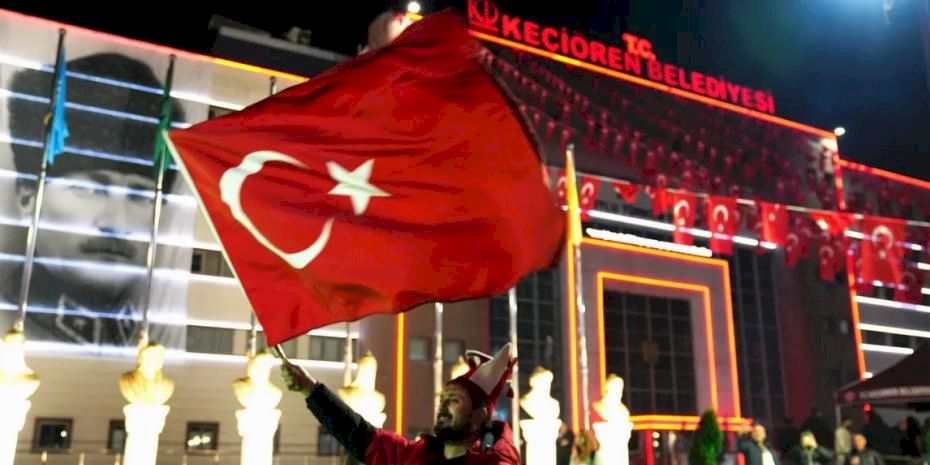 Keçiören'de kupa coşkusu dev ekrandan takip edildi