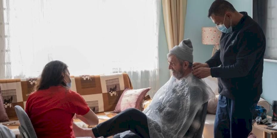 Milas Belediyesi evde berber ve kuaförlük hizmetini sürdürüyor