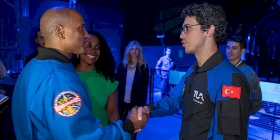 Türk astronot Atasever'den nostaljik ve hedef mesajlı paylaşım