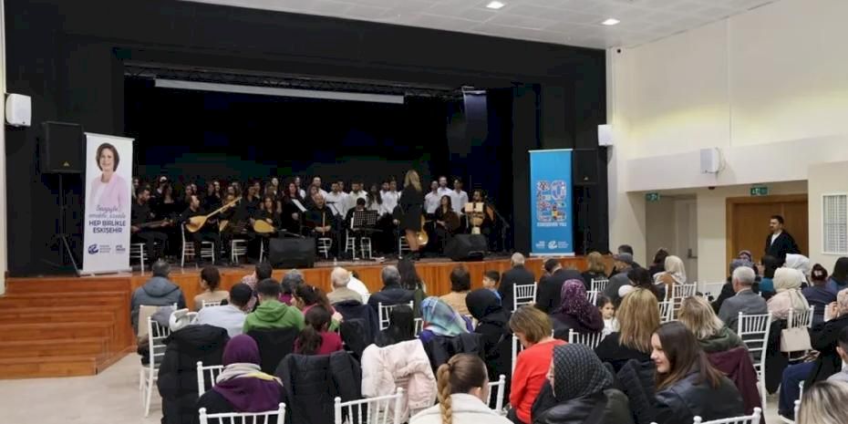 Eskişehir Büyükşehir Gençlik Korosu’ndan unutulmaz konser