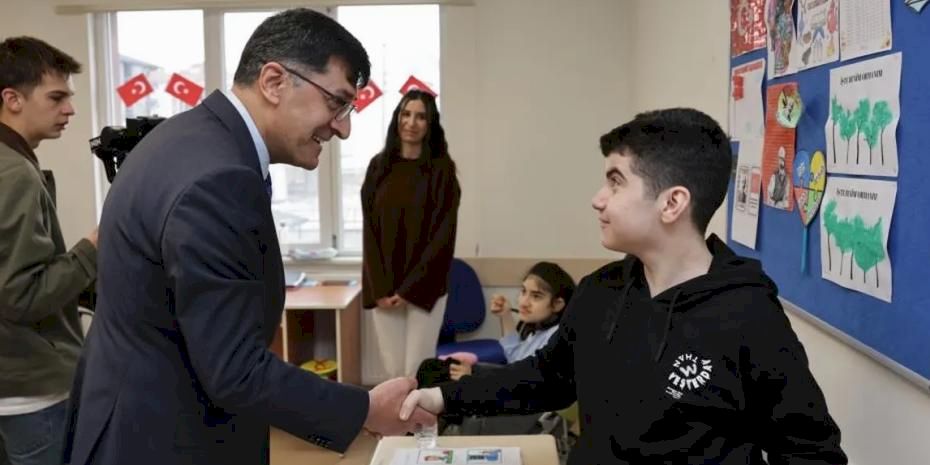 Kütahya'da Başkan Kahveci'den 'özel eğitim' ziyareti