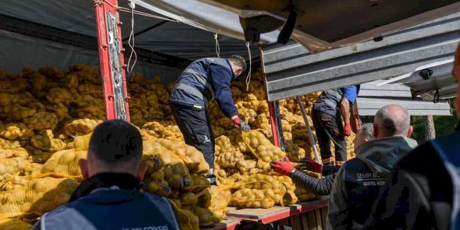 İzmir'de üreticiye nefes, vatandaşa destek