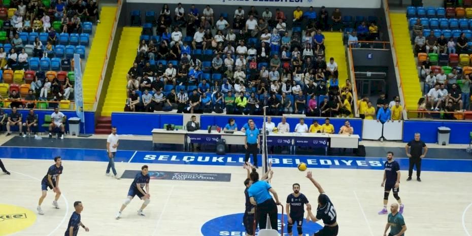 Konya’da ilçeler arası voleybol heyecanı başladı