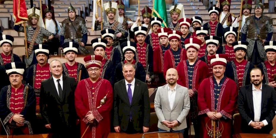 Milli maçta tribünleri coşturan mehteran Saraçhane'de