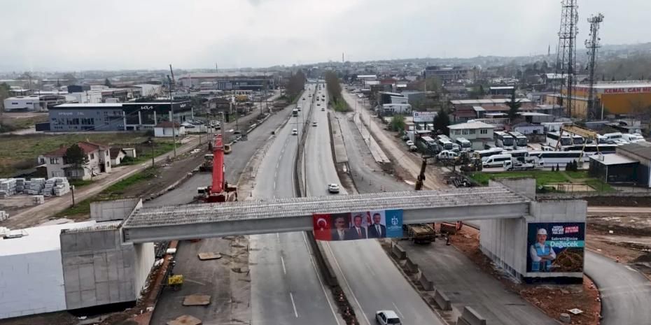 Kocaeli Başiskele'de dev kirişler 9 saatte yerleştirildi